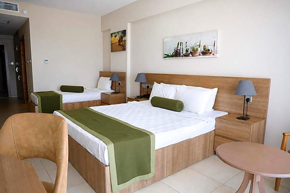 Olivia Palm Hotel