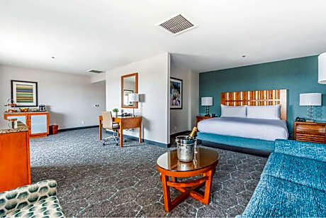 Executive King Suite - Non-Smoking