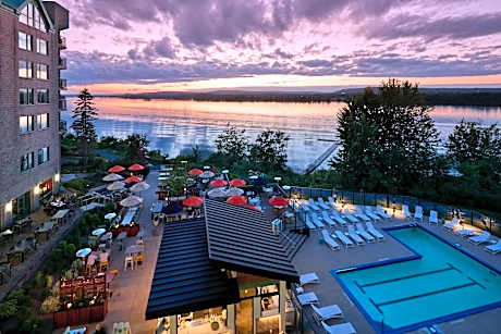 Junior Suite, 1 King, Sofa bed, River view