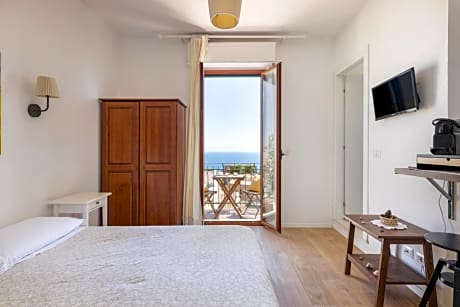 Studio Apartment with Sea View