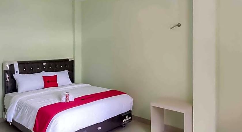 RedDoorz near Taman Wisata Alam Punti Kayu Palembang 2