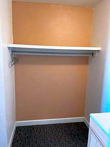 American Inn Council Bluffs – Council Bluffs, IA