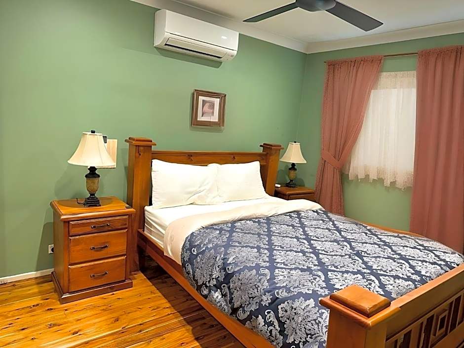 Cheerful 4 Bedrooms With Free Parking