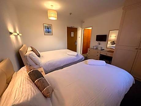 Family Room (2 Adults + 1 Child)