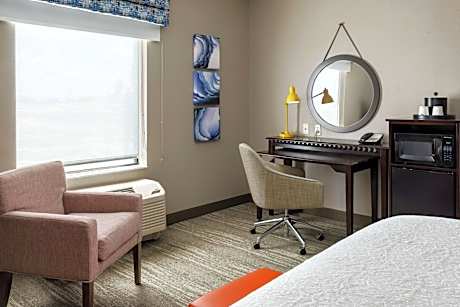 King Room with Accessible Tub - Mobility and Hearing Access/Non-Smoking