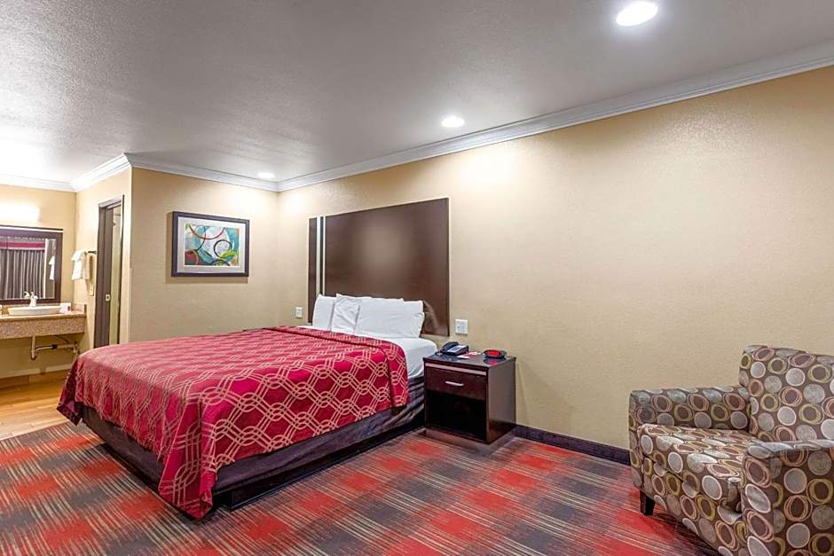 Econo Lodge Inn & Suites Escondido