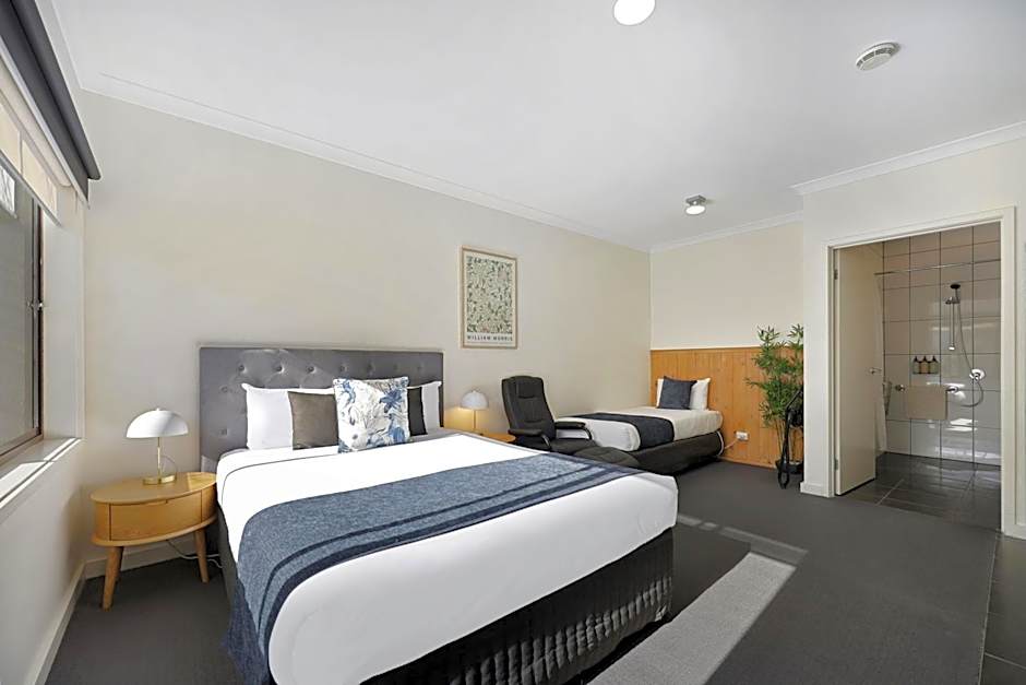 Hamilton Lakeside Motel