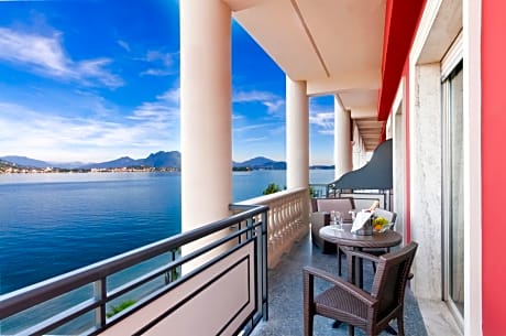 Triple Room with Partial Lake View