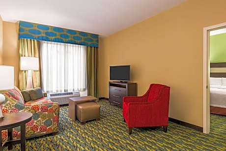 One-Bedroom Queen Suite with Two Queen Beds - Non-Smoking