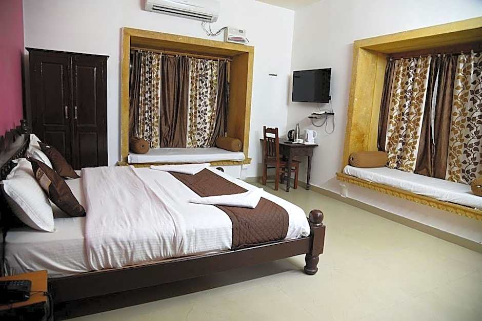 Hotel Marina Mahal