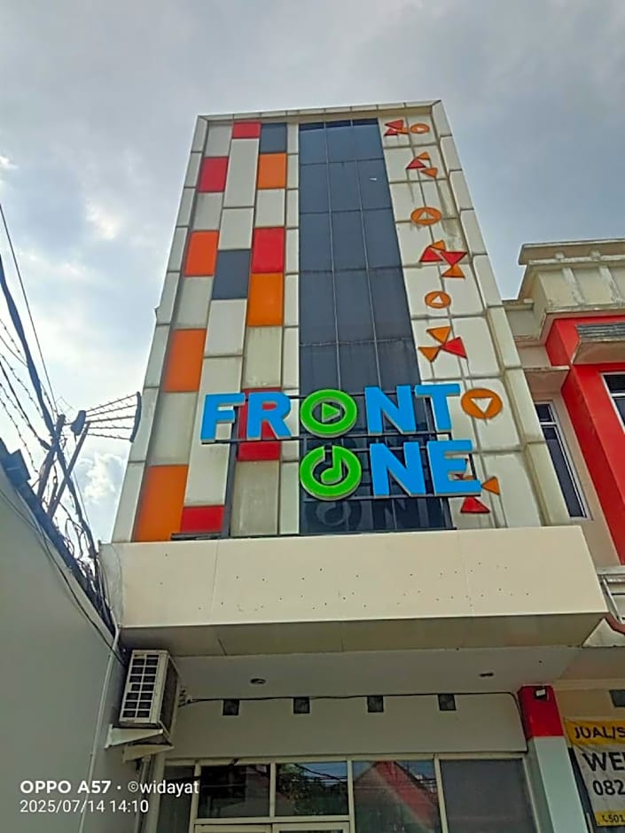 Front One Budget Hotel Tirtonadi Solo