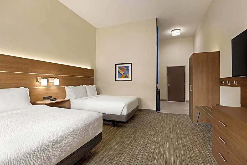 Holiday Inn Express & Suites Akron Regional Airport Area by IHG