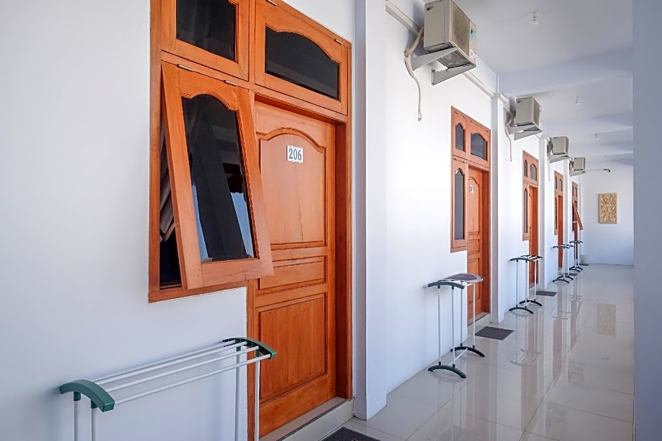 Urbanview Syariah Wisma Nabil Solo