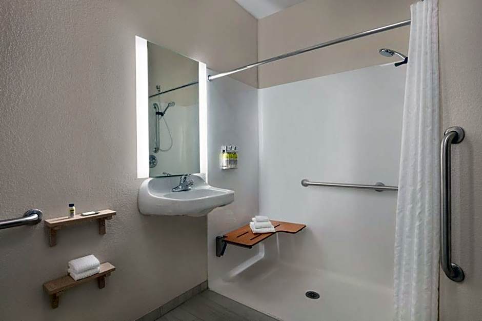 Candlewood Suites Springfield By IHG