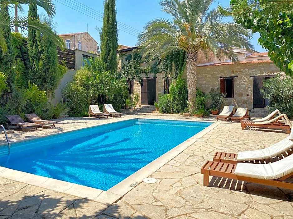 Porfyrios Country House