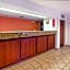 Econo Lodge Inn & Suites