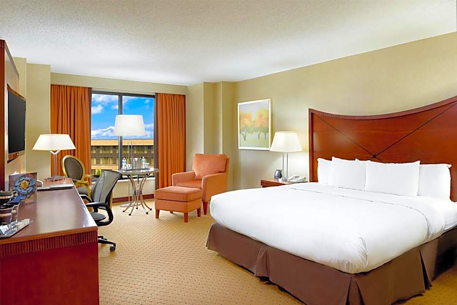 DoubleTree by Hilton Washington Dulles Airport