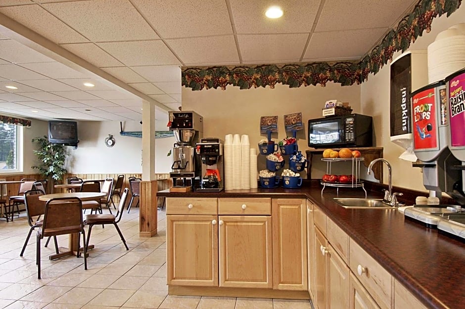 Hotel Iron Mountain Inn & Suites
