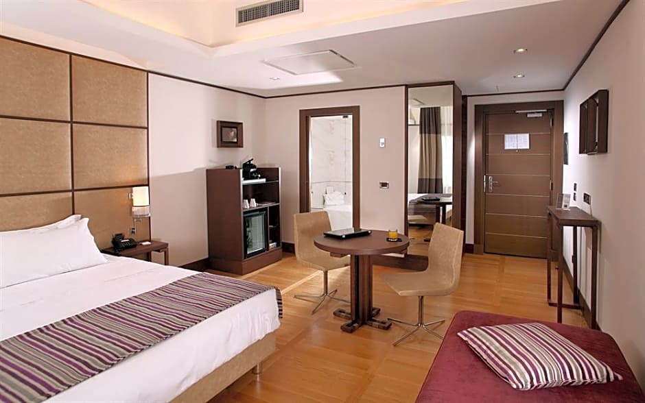 The Independent Hotel