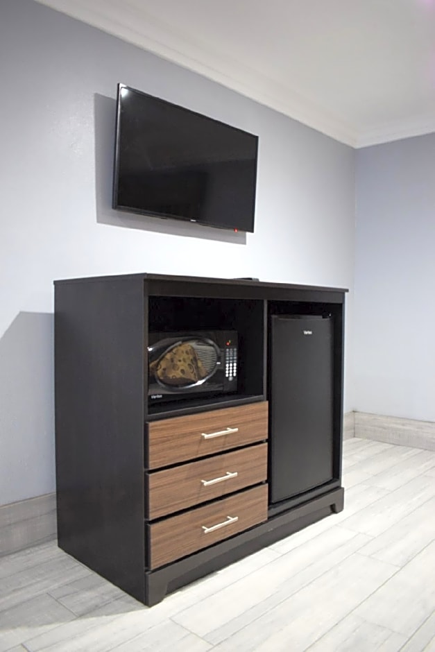 Willow Tree Inn & Suites