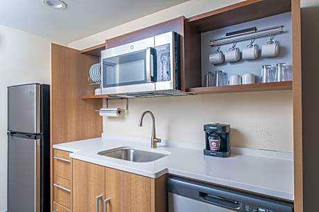 1King Hearing Accessible Suite