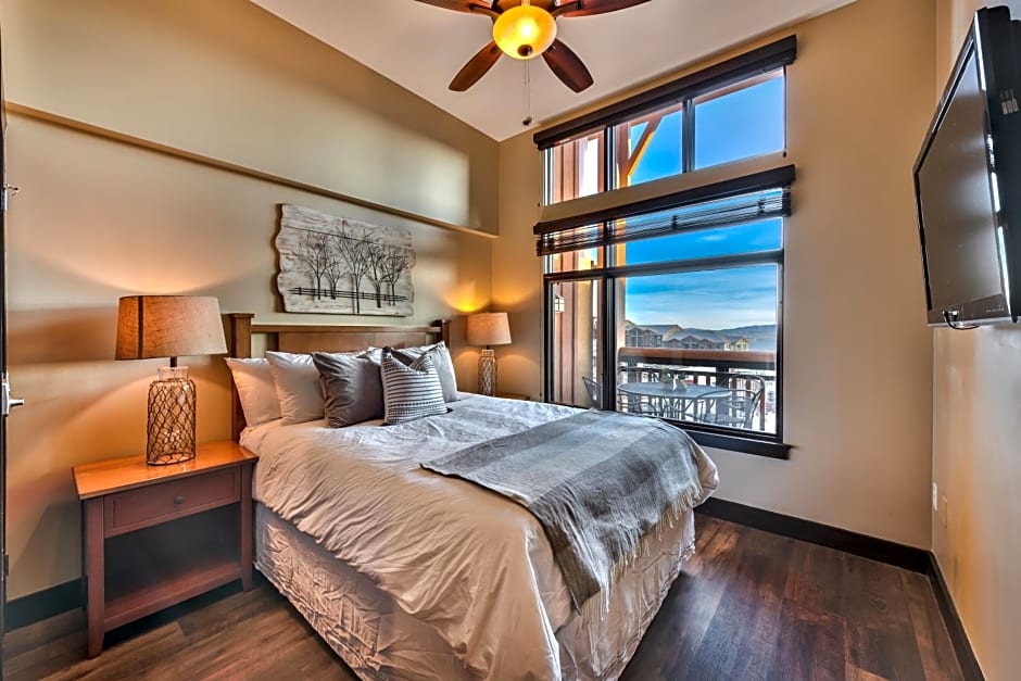 Sundial Lodge Larger Penthouse by Canyons Village Rentals