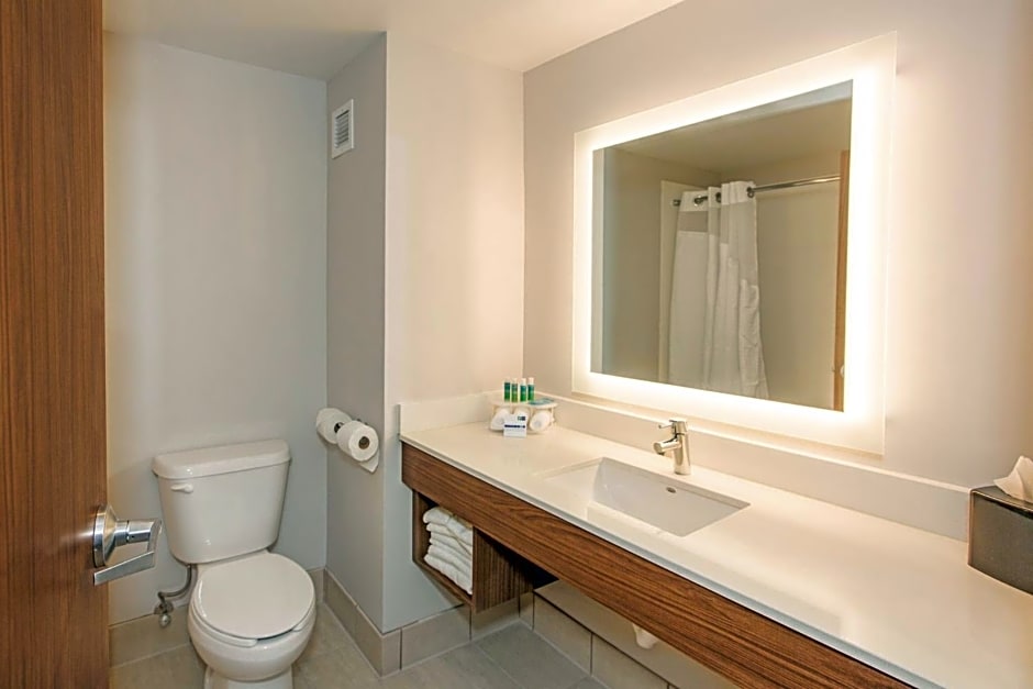 Holiday Inn Express & Suites Pittsburgh North Shore By IHG