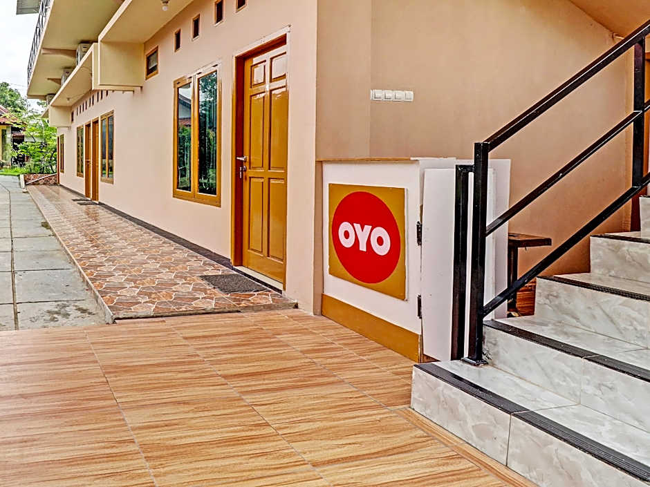 OYO 90945 Arizon Kost