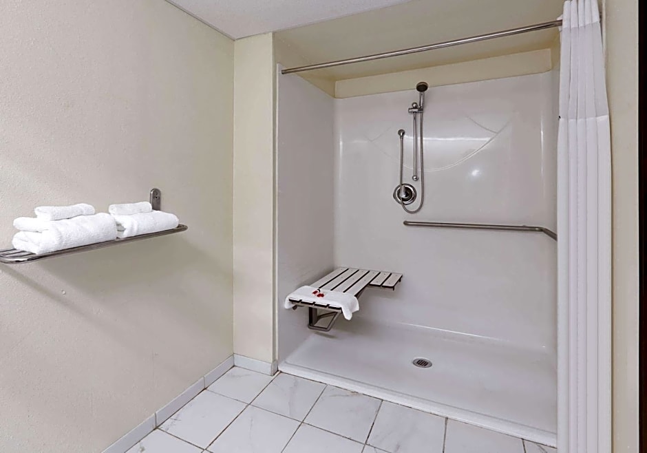 Days Inn & Suites by Wyndham Bentonville