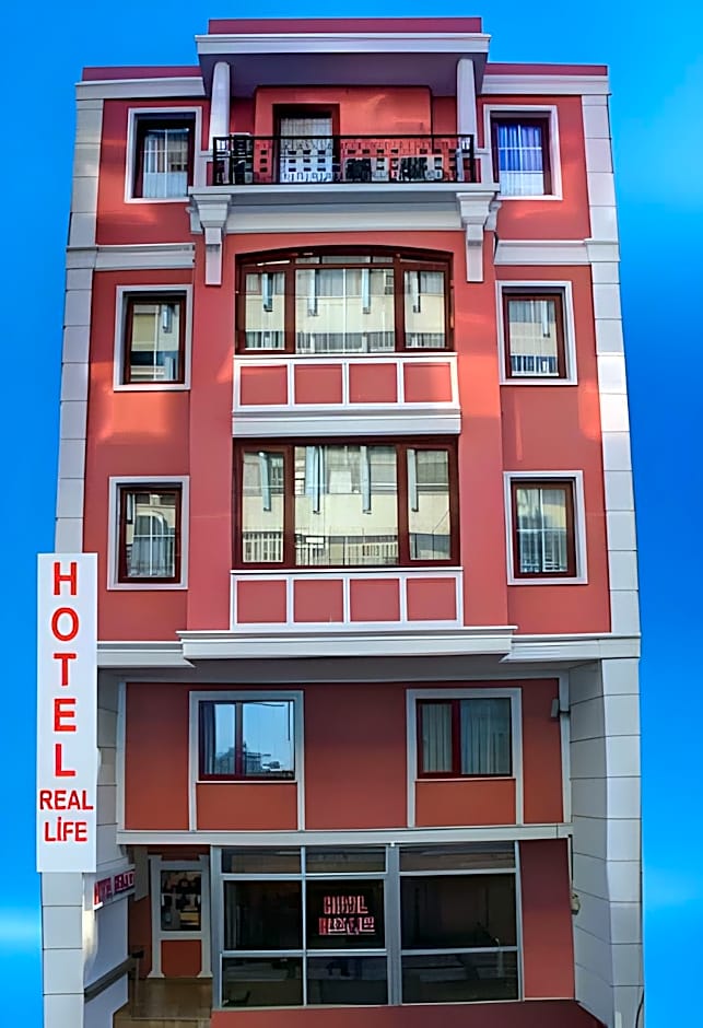 Hotel Real Life