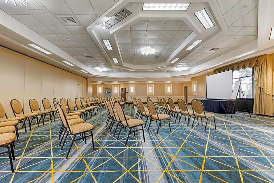 The Lux Hotel & Conference Center, an Ascend Collection Hotel
