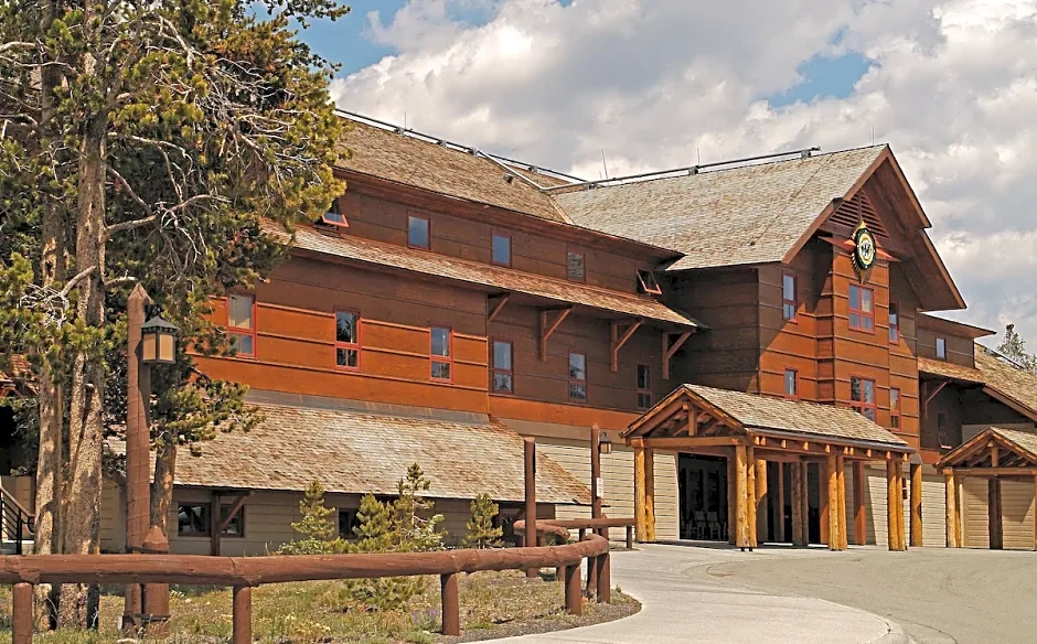 Old Faithful Snow Lodge & Cabins