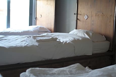 Bed in 8-Bed Mixed Dormitory Room