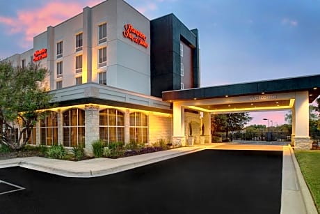 Hampton Inn & Suites-Austin Airport