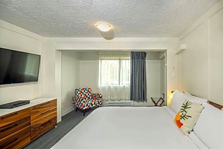 King Suite with Sofabed - Non-Smoking