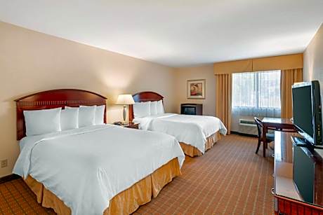 Queen Room with Two Queen Beds and Roll-In Shower - Disability Access