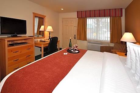 1 King Bed Non-Smoking Microwave And Refrigerator Wi-Fi Full Breakfast