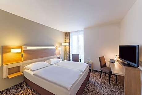 Double Room with queensize bed