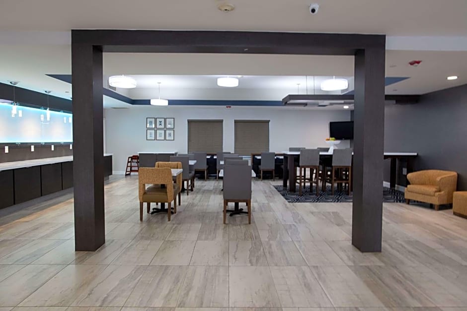 La Quinta Inn & Suites by Wyndham Houston - Normandy