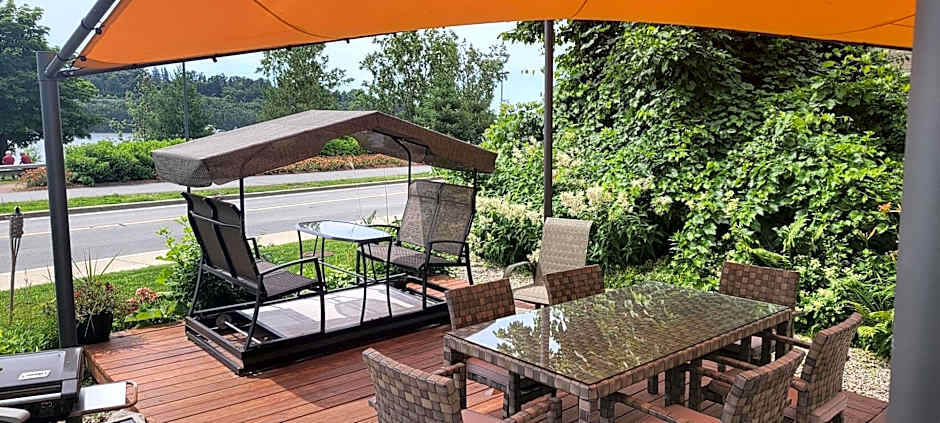 Kokomo Inn Tropical Riverfront B B