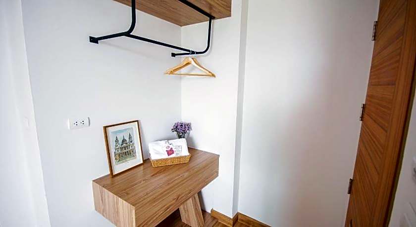 The LogBook room and cafe'