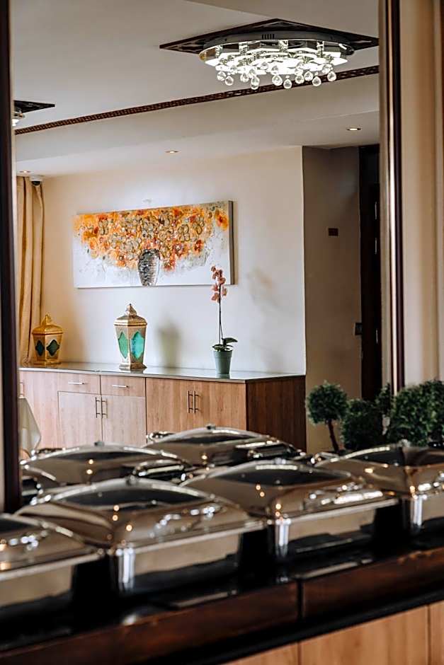 Saab Royale Hotel