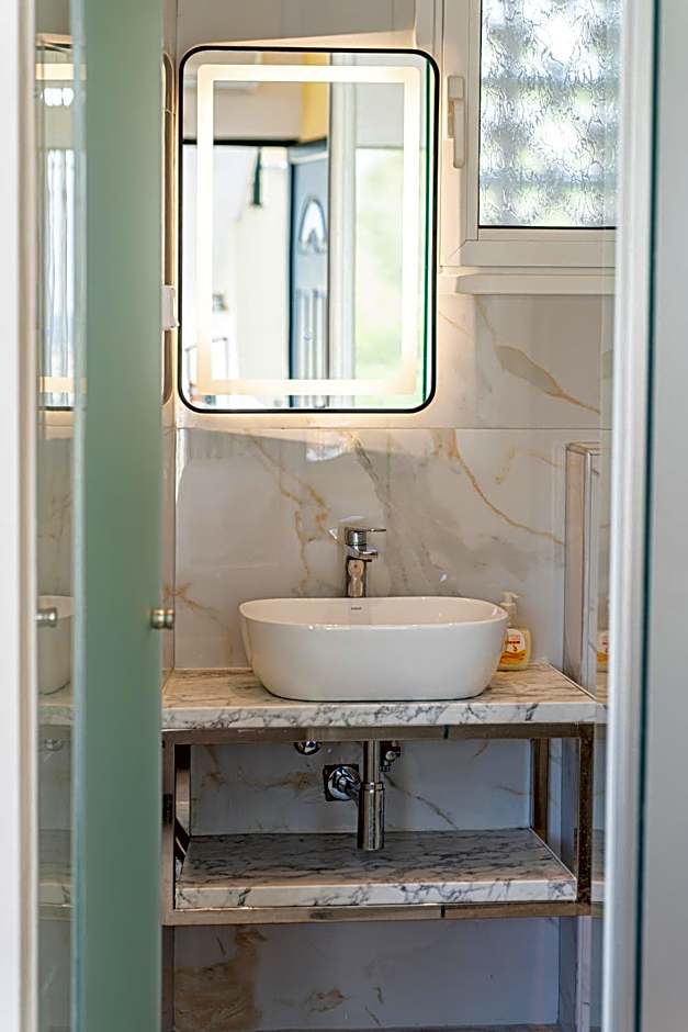 Filalithis Studios & Apartments