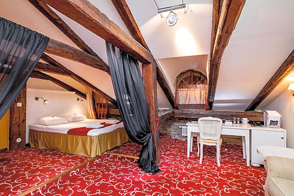 Meriton Old Town Garden Hotel