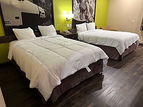 Queen Room with Two Queen Beds - Non-Smoking