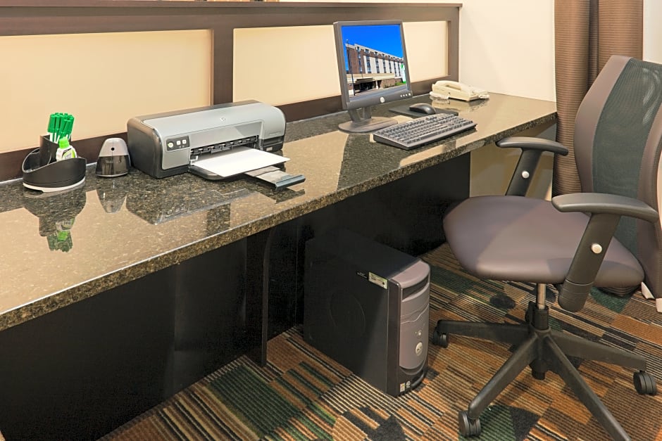 Quality Inn & Suites Downtown Mansfield