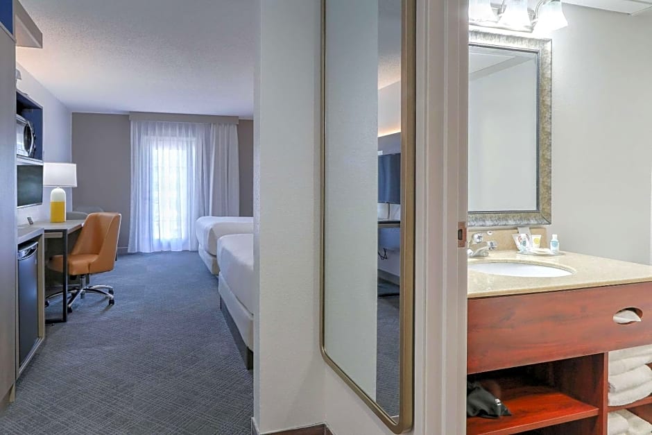 Comfort Inn & Suites At Dollywood Lane