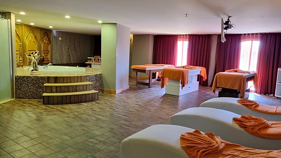 J'Adore Deluxe Hotel & Spa