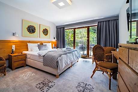 Deluxe Double Room with Balcony - Business Class