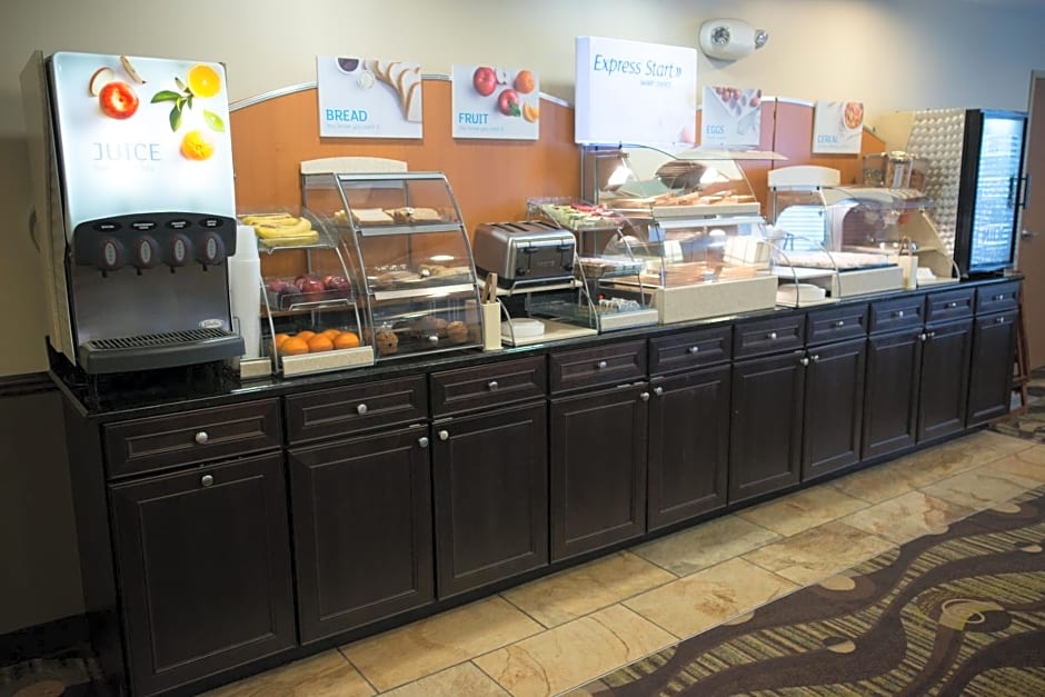 Holiday Inn Express & Suites Northwood, an IHG Hotel